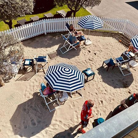Schlosshof Charme Resort - Hotel & Camping Lana Exterior foto