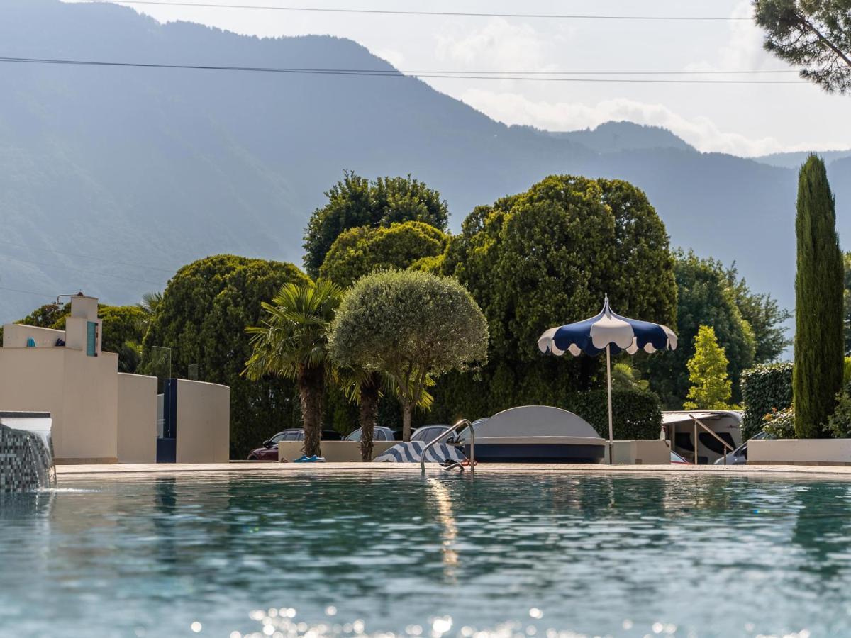 Schlosshof Charme Resort - Hotel & Camping Lana Exterior foto